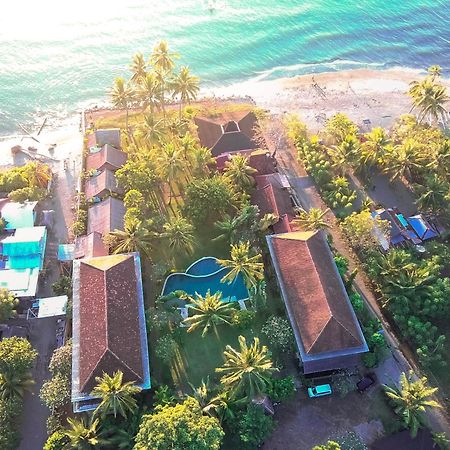 Mina Tanjung Hotel Exterior foto